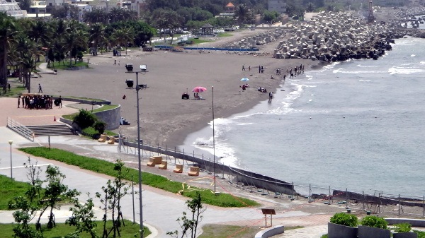 the beach at kaohsiung